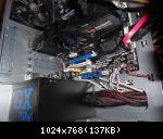 Ici on peut apercevoir ma merveilleuse HD 6870 que je ne regrette vraiment pas, mon petit tuner TV Hertzienne qui me sert en r�alit� d'entr�e vid�o pour jouer � la PS2 sur le PC, et mon bloc CoolerMaster.