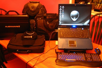 Portable : Alienware MJ-12 M7700a 