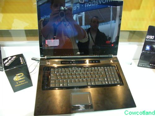 [CeBIT 2009] Un prix pour le nouveau notebook ''monstre de puissance'' Asus