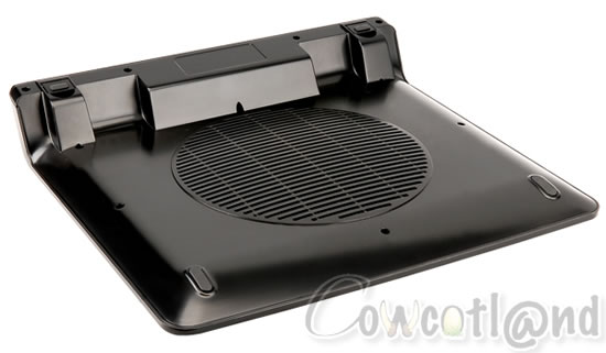 Zalman pose un ventilateur de 220 mm sous votre portable Zalman pose un ventilateur de 220 mm sous votre portable