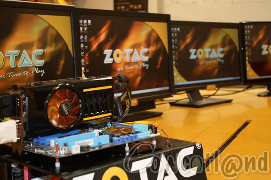 La Zotac GTX 460 3DP en action, avec ses trois Display Port