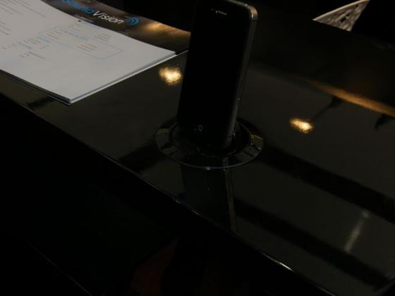 [CeBIT 2012] La table qu'il faut pour ta tlvision chez SoundVision