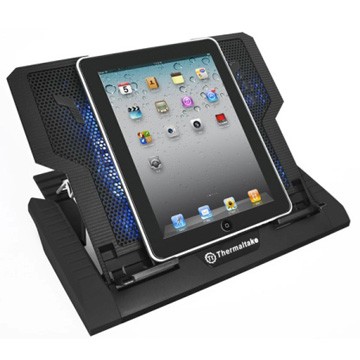 Le Thermaltake Massive23 GT passe au full black ; idal pour le nouvel iPad
