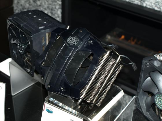 [CES 2013] Un norme ventirad V8 GTS chez Cooler Master