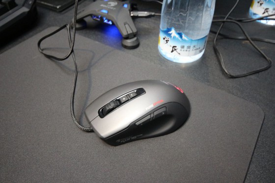 computex-2013-roccat-lance-kone-pure-cap