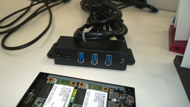 cebit 2015 lian li connecteur type port usb 3 1