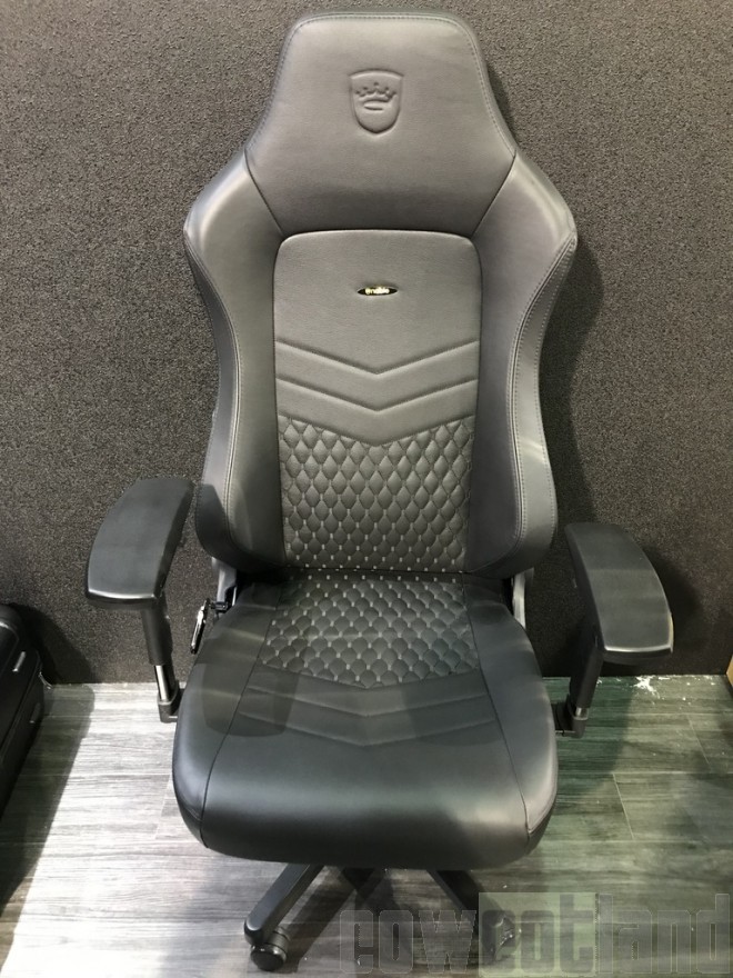 chaise noblechairs plus large