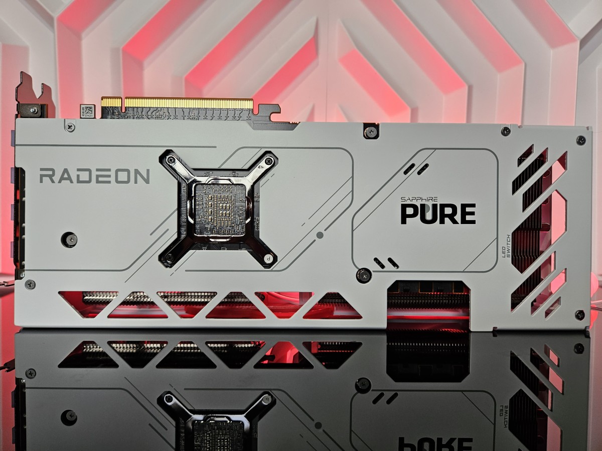 Image 60086, galerie Test Sapphire Radeon RX 7700 XT Pure : une pure beaut !