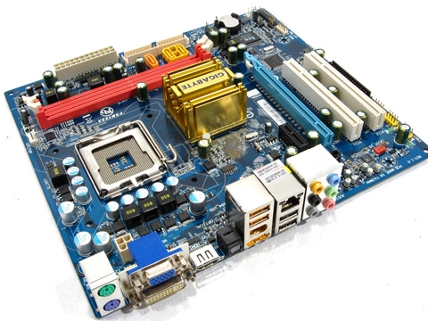 Une carte m�re petite, compl�te et �conomique en test