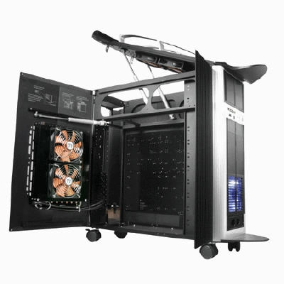 Un tr�s gros boitier Thermaltake sauce watercooling