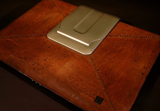 9 portables customis�s pour une bonne action