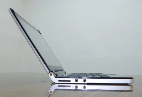 Albatron, un netbook sous la barre du kilo