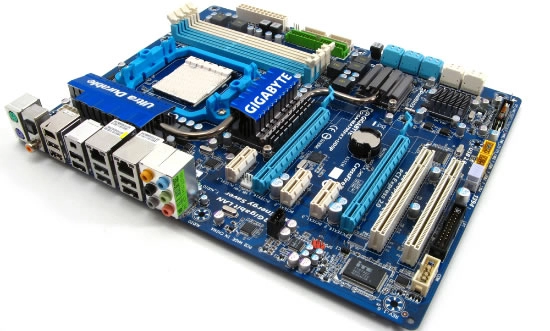 CM AM3 Gigabyte MA790FXT-UD5P, int�ressante ?