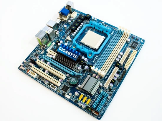 PCWorld analyse une CM Gigabyte AM3/785G Micro ATX