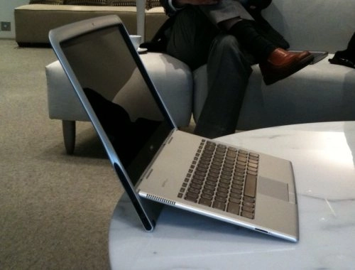 Dell Adamo XPS, d'autres photos, un peu bizaro�de