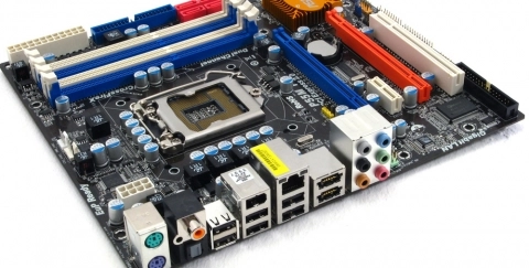 Que vaut une carte m�re Micro ATX P55 sous la barre des 90 Euros ?
