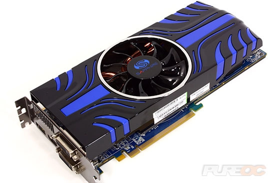 Et un test de la 5850 Toxic avec 2 Gigos ma petite dame