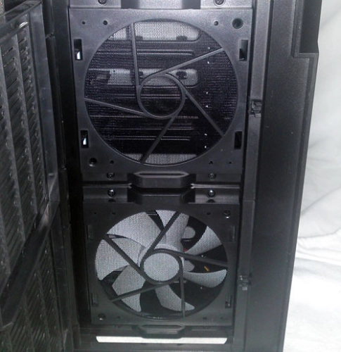 Le Fractal Design Define R2 aussi sur le grill, mais...