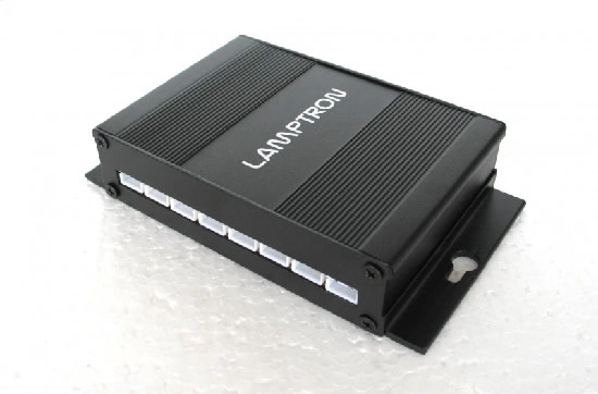 Un boitier avec 8 ports CCL, heu, CCFL chez Lamptron