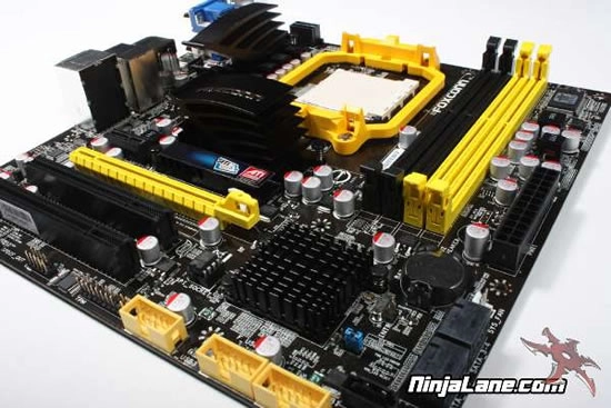 La micro ATX du renard demeur� se fait voir.