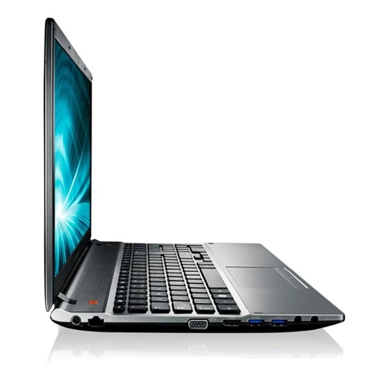 Le s�rie 5 550P de SAMSUNG se lance sur le terrain du multim�dia 