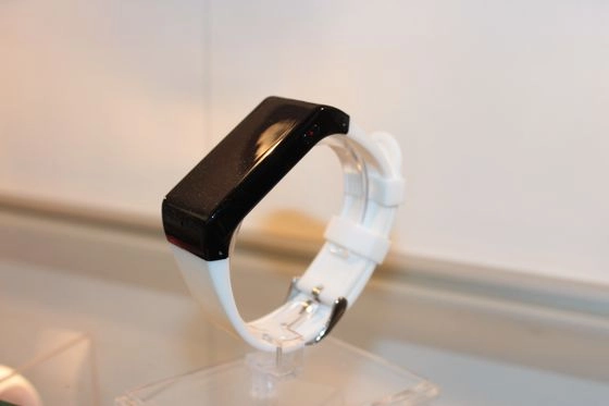 [IFA 2013] MyKronoz, la montre connect�e comme elle doit �tre ?