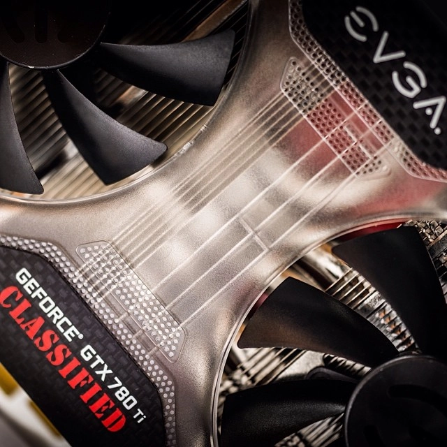 Plus de clich�s de la GTX 780 Ti KingPin