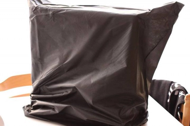  A la d�couverte d'un gros carton avec un boitier dedans...