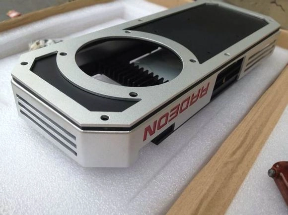 Oh, une AMD Radeon R9 300 !