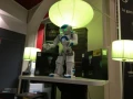 Nao, le petit Robot joue l'assistant vendeur chez Darty
