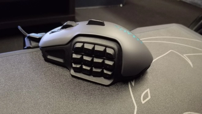 Gamescom 2015 : Nyth et Isku White chez ROCCAT