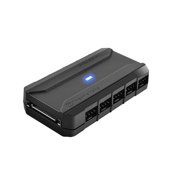 Commander FP, un HUB pour dix ventilateurs chez Thermaltake
