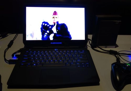 CES 2016 : Alienware pr�sente un ordinateur portable avec une dalle OLED