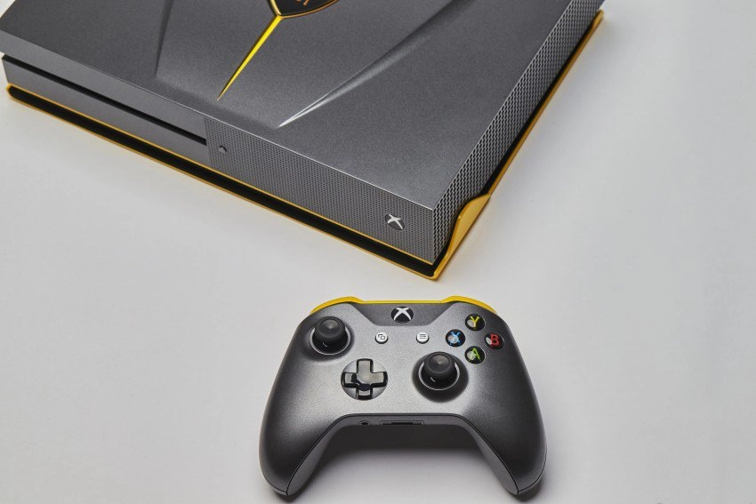 Une console unique Xbox One S en hommage � la Lamborghini Centenario