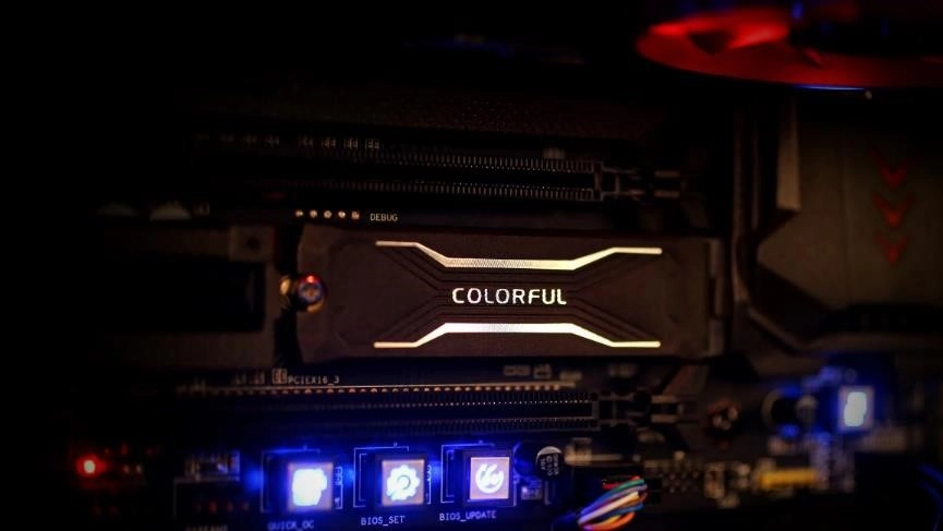 Computex 2017 : Colorful se lance dans le SSD M.2 NVMe avec le CN600, un mod�le avec radiateur et RGB