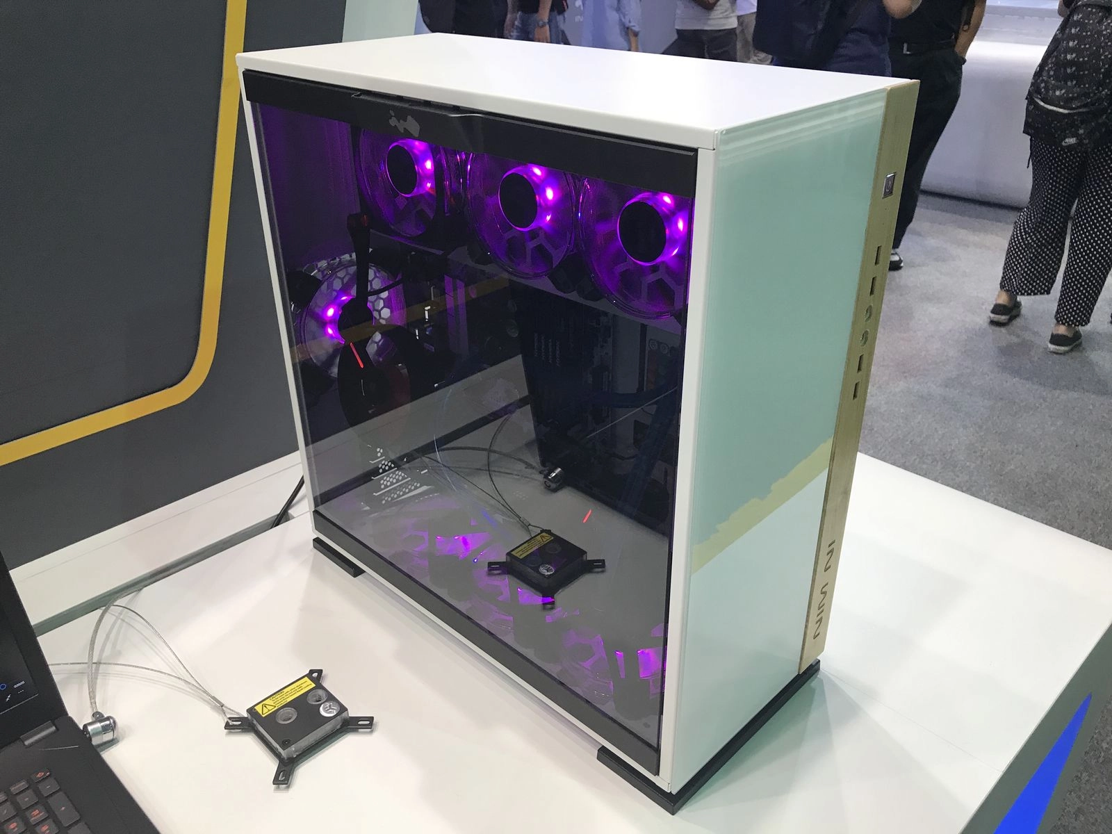 Computex 2017 : IN WIN 305, l'autre boitier le plus beau du salon