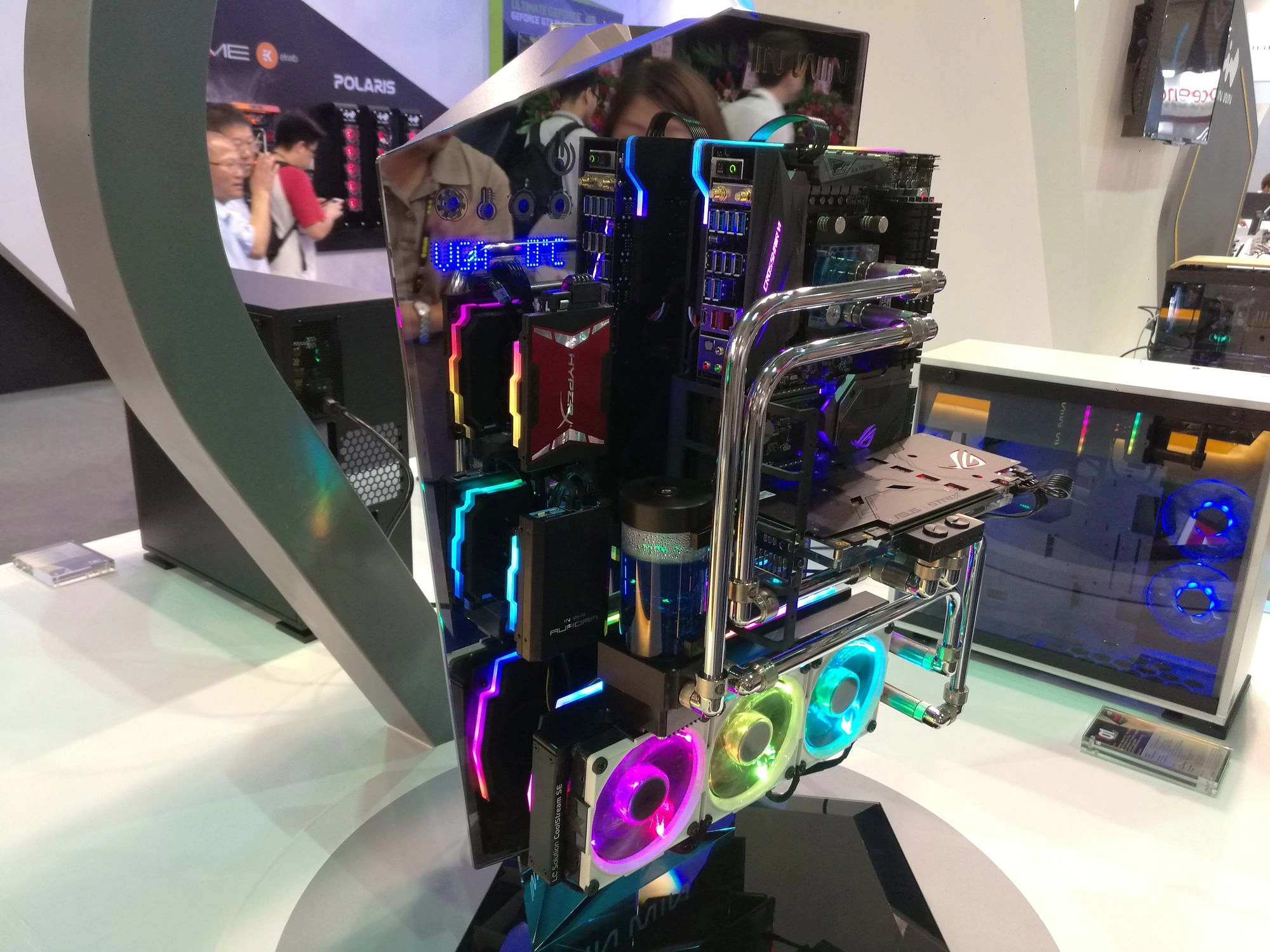 Computex 2017 : In Win s'envole vers la quarante-deuxi�me dimension (au moins) avec son boitier Floating