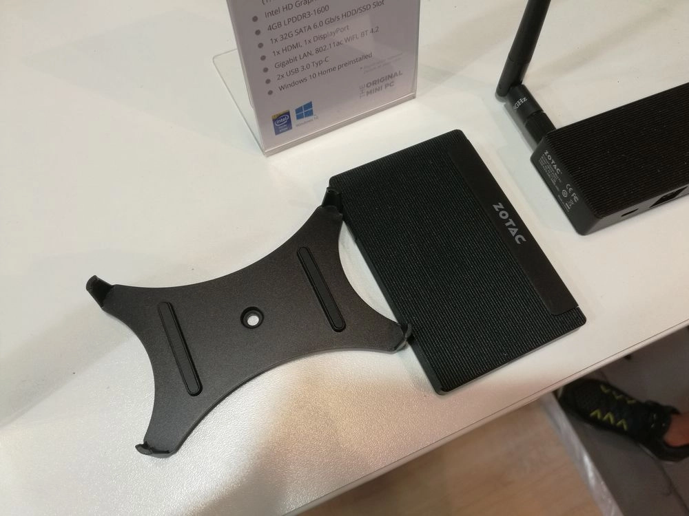 IFA 2017 : ZOTAC revoit le design de son tout petit PI225