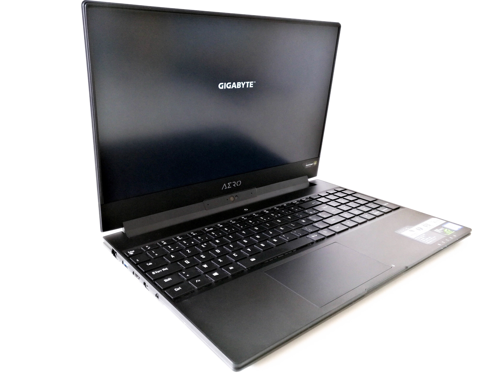 Que vaut le portable Gamer Thin Gigabyte Aero 15X V8 avec son processeur Coffeelake et sa GTX 1070 Max-Q ?