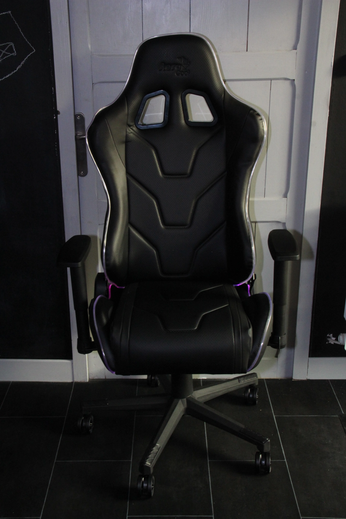  Preview si�ge gamer Aerocool AC220 RGB