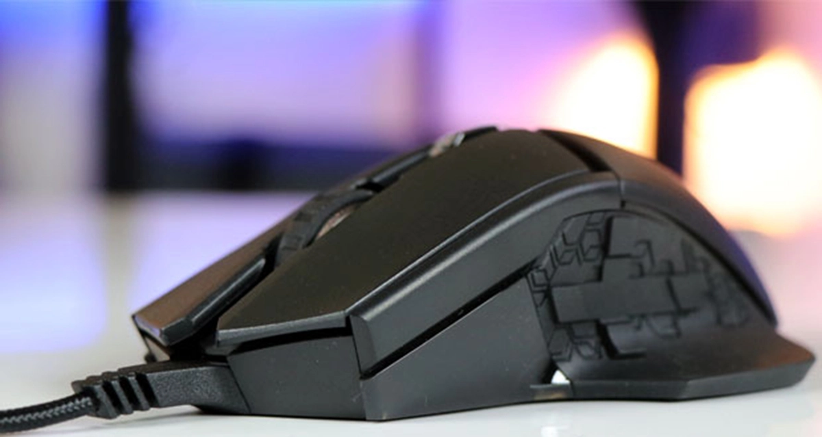 GinjFo teste la souris  MM830 de Cooler Master