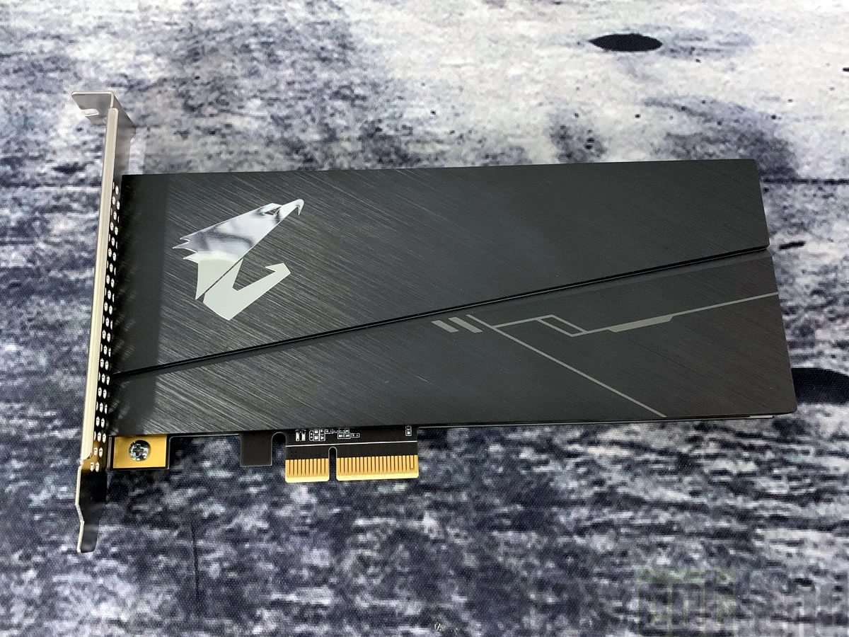  Preview SSD AORUS RGB AIC NVMe 512 Go