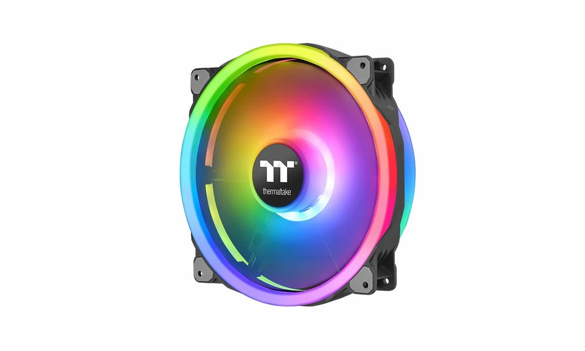 Le ventilateur Riing Trio de Thermaltake arrive en 200mm