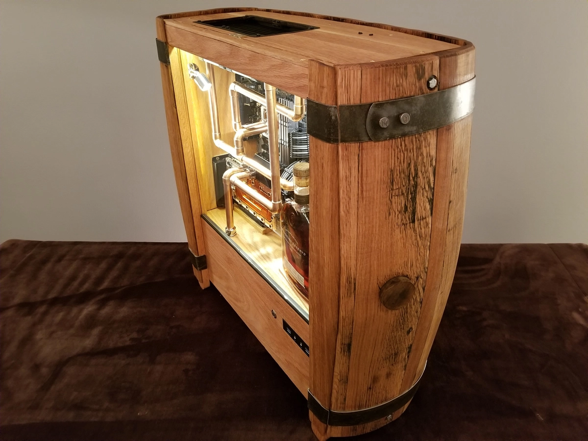 Mod : Bourbon Barrel PC, le watercooling vieillit en fut de ch�ne, Hip
