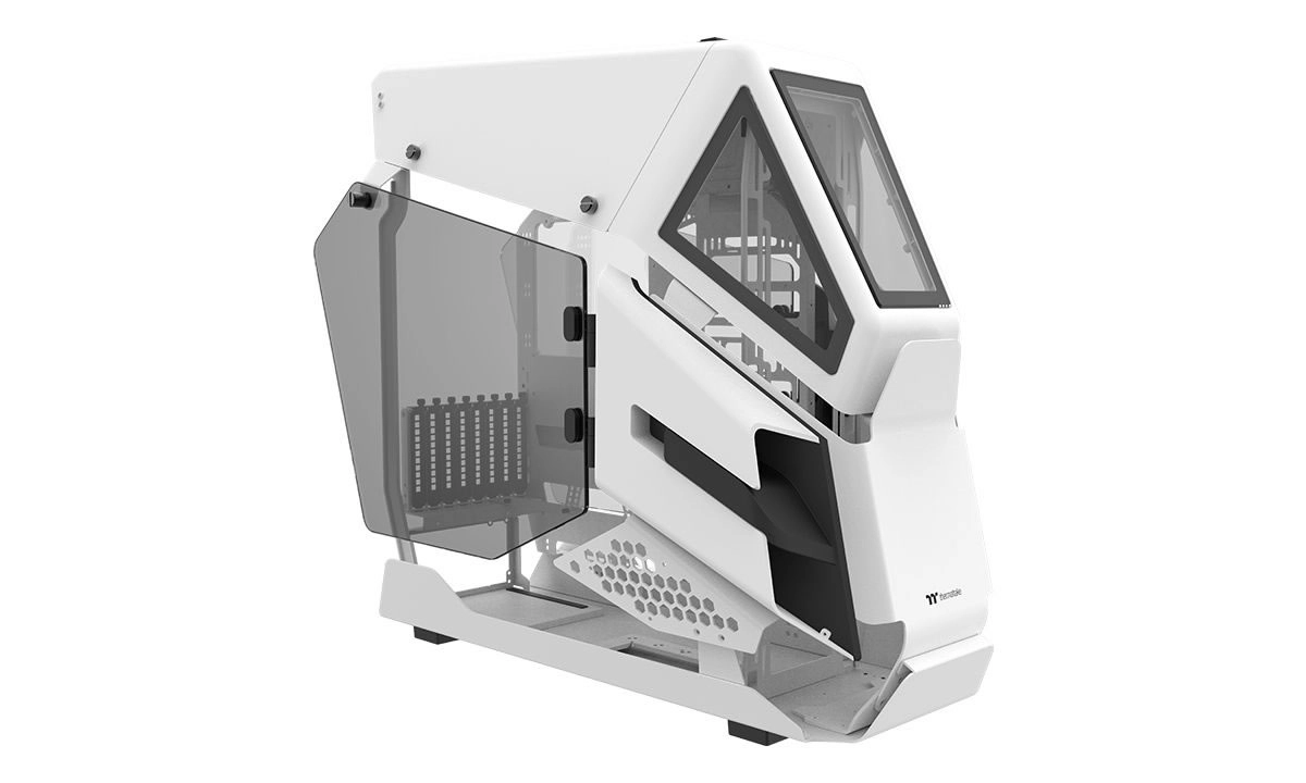 Thermaltake avance son boitier AH T600 (avec son design tr�s clivant)