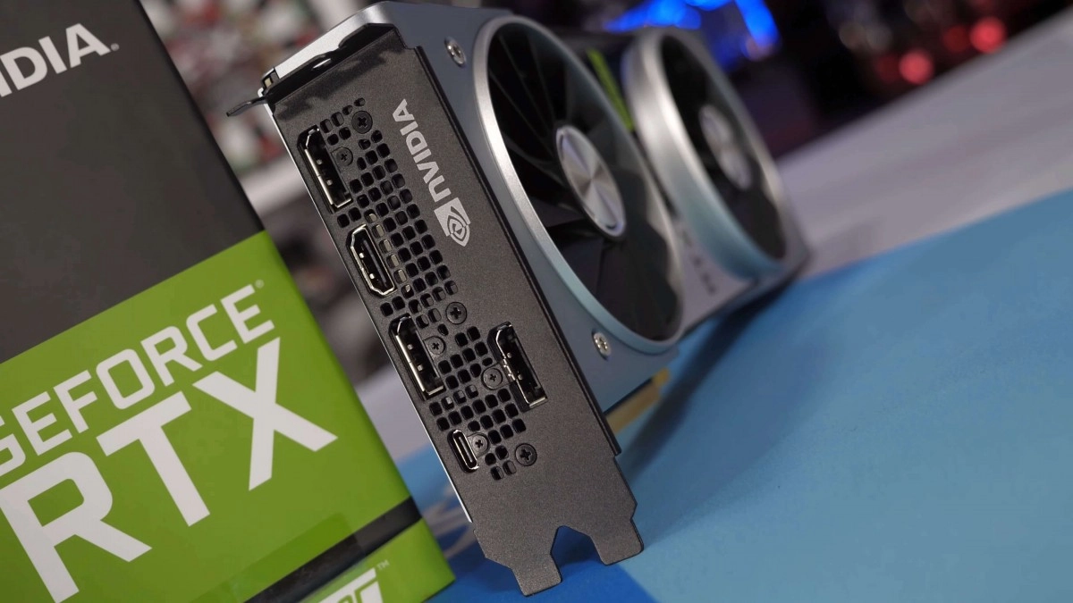 Deux �normes et myst�rieuses cartes graphiques NVIDIA se montrent sous Geekbench
