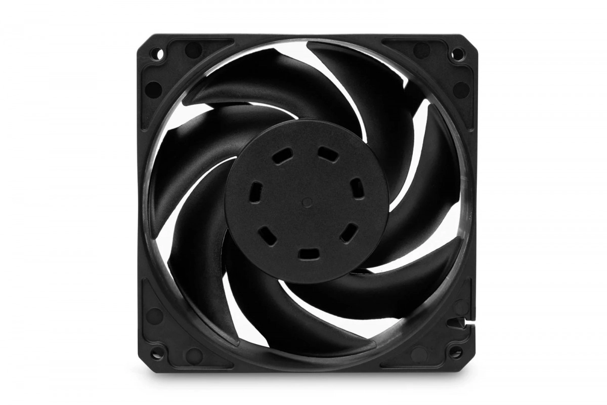 Avec 38 mm d'�paisseur, le ventilateur EK-Furious Meltemi 120 souffle fort