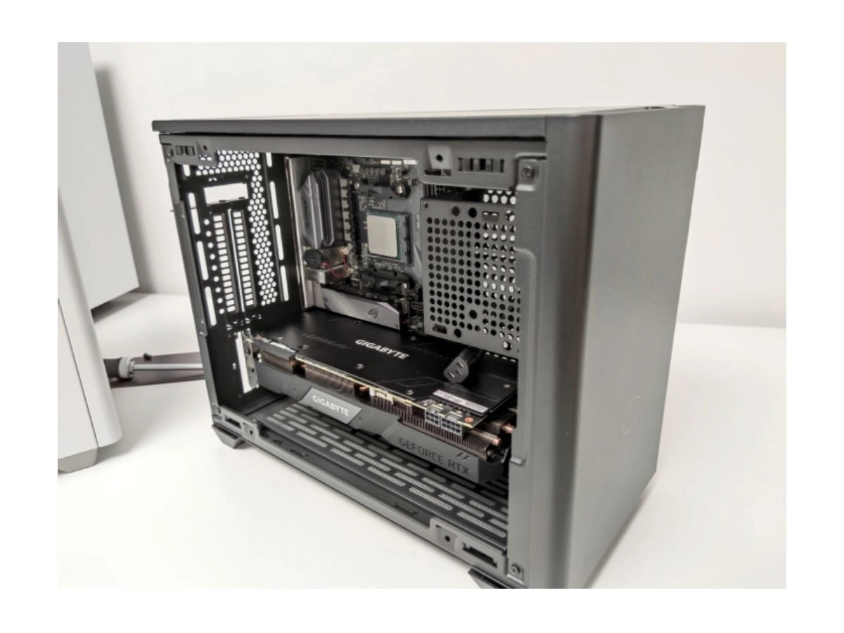 Le NR200 de Cooler Master fuite de partout : du Mini-ITX compact pour de grosses configurations