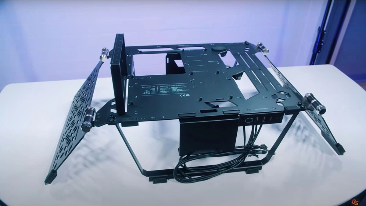 CES 2021 : pr�sentation du prototype Cooler Master MasterFrame 700