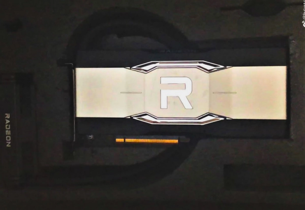 Voici en images l'�norme AMD Radeon RX 6900 XTX watercool�e qui a �t� annul�e